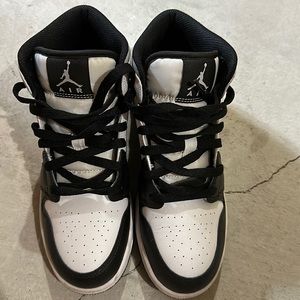 Jordan Air 1 Mid Black/White-Lt Smoke Grey Youth 554725 073 - Size 6Y